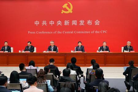 　中国共産党が開いた５中総会についての記者会見＝３０日、北京（共同）