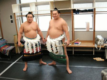 日馬富士 鶴竜、白鵬従え「最後の土俵入り」 - 大相撲 : 日刊