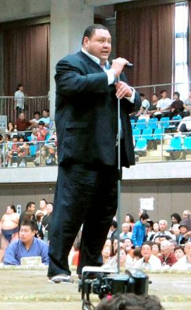 　大相撲の秋巡業に来場した元横綱でプロレスラーの曙さん＝群馬県藤岡市