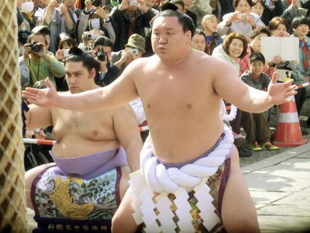 　播磨国総社で土俵入りを奉納した白鵬