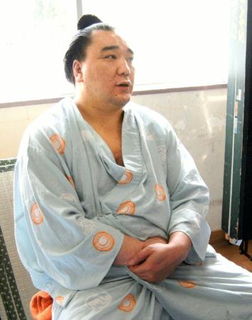 支度部屋で29歳の誕生日を迎えた心境を語る日馬富士