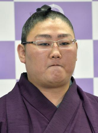 　引退の記者会見をする元幕内の皇風＝２１日、両国国技館