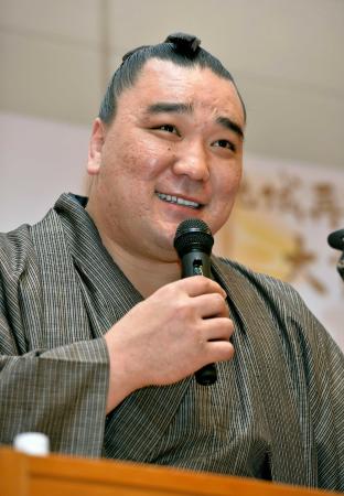 「地域再生大賞」で講演する日馬富士