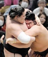 照ノ富士７１年ぶり新三役６連勝