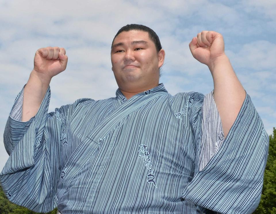 　十両昇進が決まり、ガッツポーズする正代