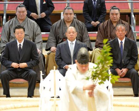 九州場所へ３横綱そろい土俵祭り