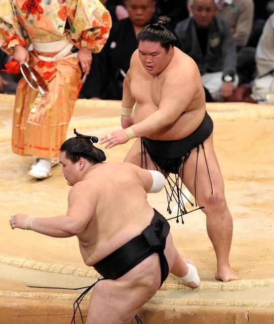 豪栄道が照ノ富士に勝利し連敗止める