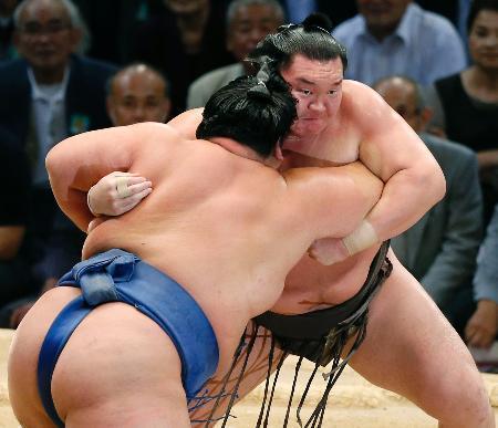 白鵬、９度目の年間最多勝