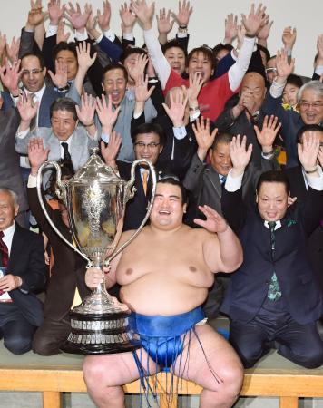 相撲、琴奨菊が初優勝