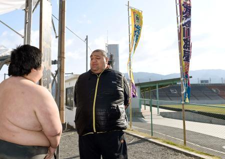 花園ラグビー場に土俵