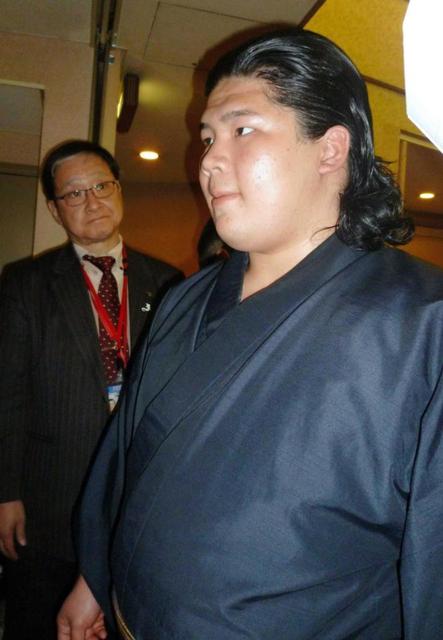 宇良、地元で関取昇進や　髪も伸びた！