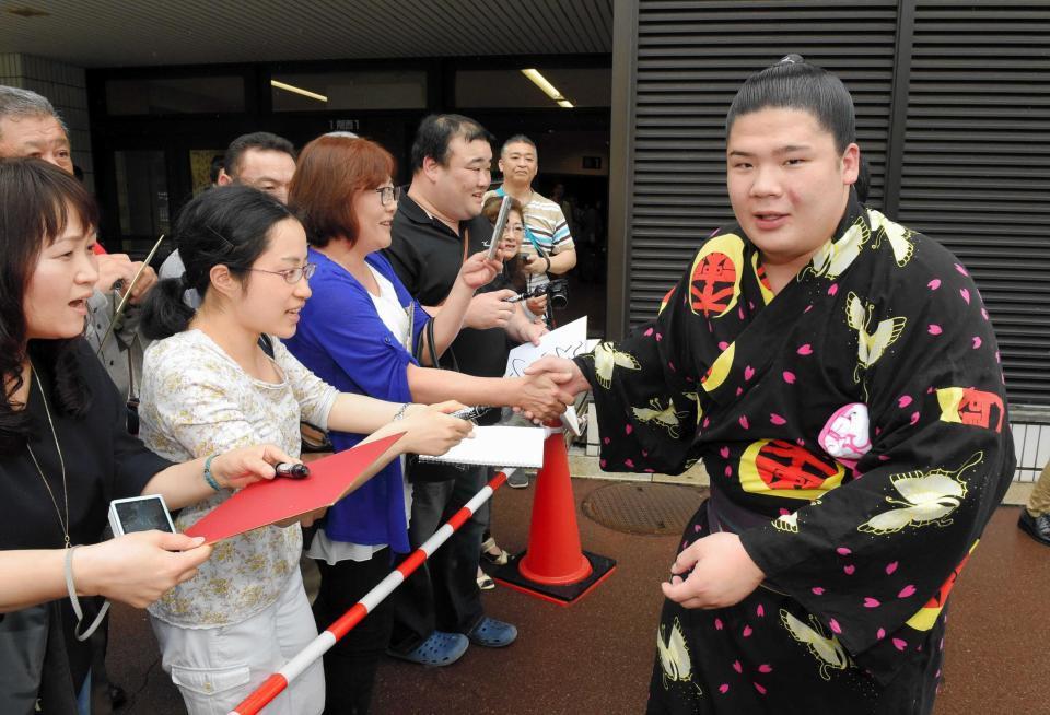 宇良関取初星 母の好きなピンクで躍動/相撲/デイリースポーツ online