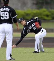 　サブマリンでキャッチボールする藤浪（撮影・山口　登）