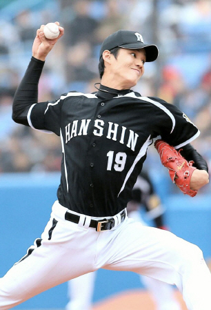 公式戦初先発の阪神・藤浪晋太郎はヤクルト打線を相手に力投する＝神宮球場（撮影・田中太一）