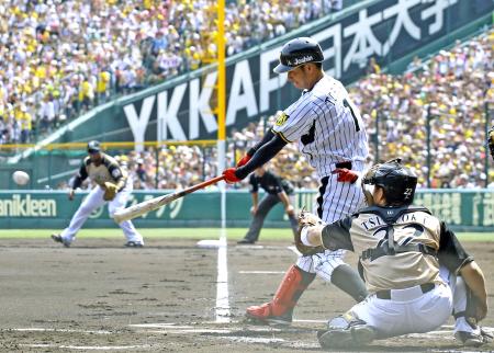 　１回、中前安打を放つ鳥谷（撮影・棚橋慶太）