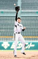 マウンドに立ちノックを受ける能見（撮影・棚橋慶太）