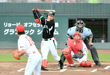 ６回阪神１死、阪神・鳥谷　敬が右中間に先制ソロ本塁打を放つ、投手広島・前田健太＝マツダ（撮影・保田叔久）