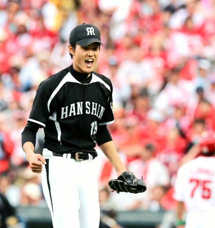 ６回、エルドレッドを打ち取り雄叫びをあげる藤浪（撮影・飯室逸平）