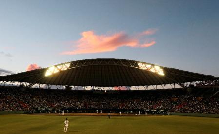 阪神が球団史上初めて沖縄で１軍公式戦を開催した「沖縄セルラースタジアム那覇」＝撮影・山口登