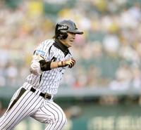 　後半戦も、西岡の“激走”は止まらない