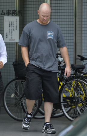 　鳴尾浜を後にするコンラッド