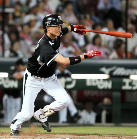 ４回、阪神・大和は中前適時打を放つ＝マツダスタジアム（撮影・出月俊成）