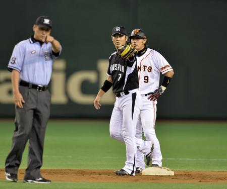 　村田の大飛球に一走・阿部二塁踏まず一塁帰塁