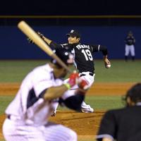 　２回、バレンティンに真っ向勝負を挑む藤浪（撮影・飯室逸平）