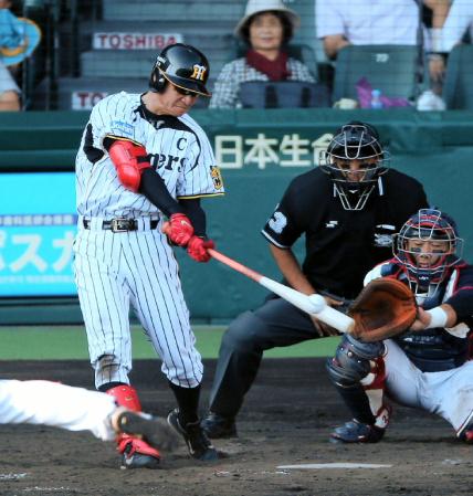 ５回、鳥谷は右前タイムリーを放つ