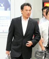 　名古屋へと移動する阪神・和田監督＝新大阪駅