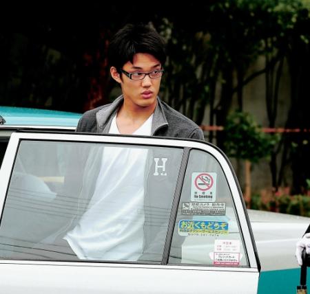 練習のためタクシーで甲子園へ向かう藤浪