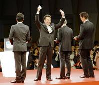 　２０１２年１０月２５日　ドラフト会議で他球団との競合の末、大阪桐蔭・藤浪の交渉権を引き当て歓喜する和田監督　