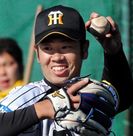 練習でハツラツとした表情を見せる榎田（撮影・飯室逸平）