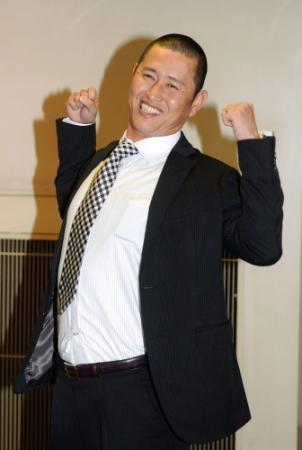 　阪神への人的補償で移籍が決定したＤｅＮＡ・鶴岡＝横浜・ＤｅＮＡ球団事務所（撮影・北野将市）