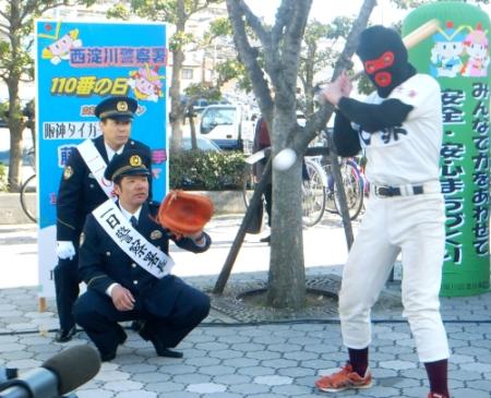 藤井が一日警察署長 背筋伸びた 阪神 デイリースポーツ Online