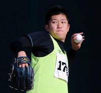 　薬指をボールにかけ直球を投げる岩貞（撮影・棚橋慶太）