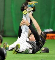 　ストレッチする呉昇桓（撮影・会津智海）