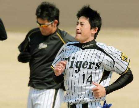 　ダッシュを繰り返す能見（撮影・田中太一）