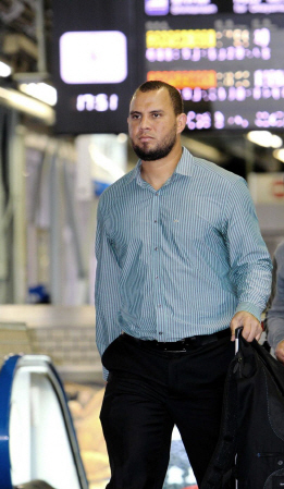 　福岡へ移動するゴメス（撮影・保田叔久）