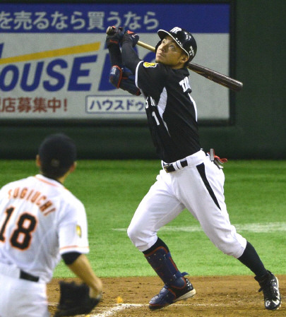 ５回阪神、勝ち越しの犠飛を放つ阪神・鳥谷＝東京ドーム