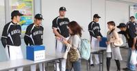 阪神、中日の選手会が義援金募金活動