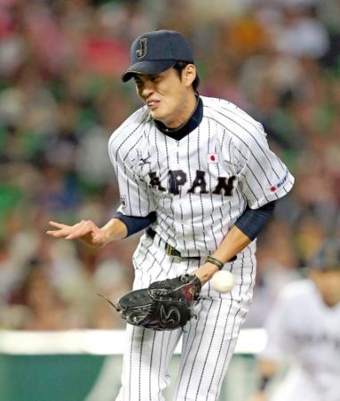 ２回、谷口の打球が藤浪を直撃（撮影・飯室逸平）