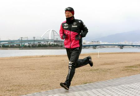 　走り込む狩野（撮影・棚橋慶太）