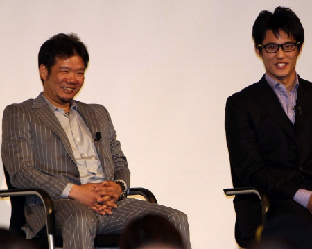 ファイテンのトークショーに参加しファンの質問に答える阪神・藤井彰人（左）と阪神・藤浪晋太郎