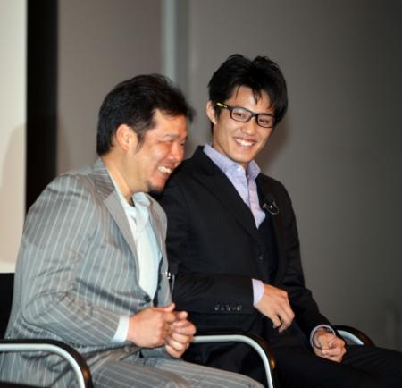 トークショーで会場を沸かせる藤井（左）と藤浪