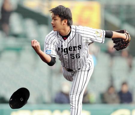 　８回、帽子を飛ばしながら力投する松田（撮影・保田叔久）