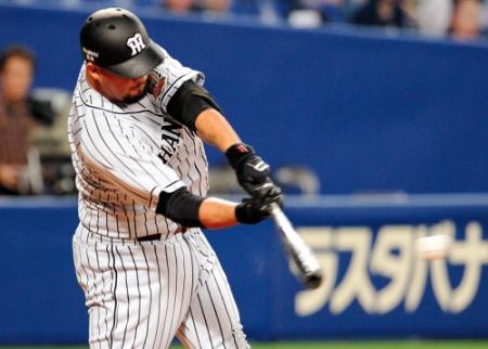 ４回阪神無死二、三塁、阪神・ゴメスが中前に先制適時打を放つ＝ナゴヤドーム（撮影・保田叔久）