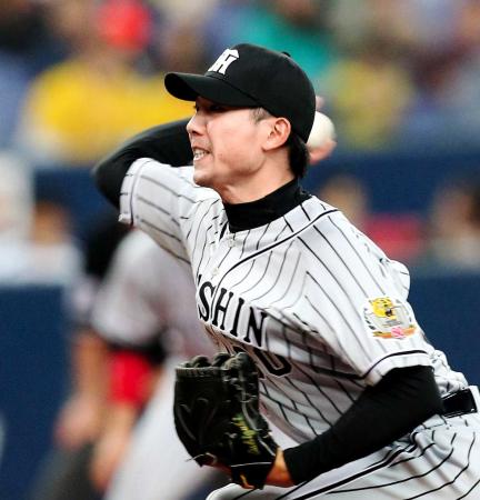 　６回に登板し、１イニングを３人で抑えた石崎（撮影・持木克友）