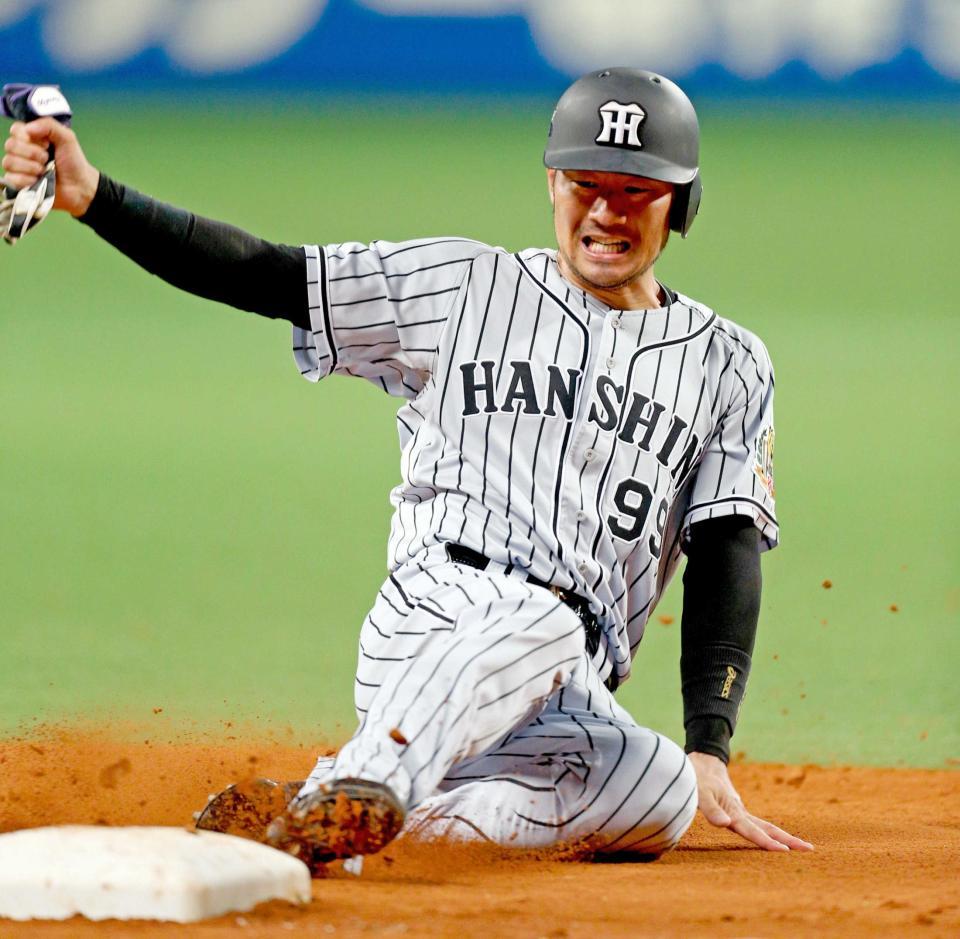 　８回、バルデスのけん制悪送球で、一塁から一気に三塁に到達する狩野（撮影・棚橋慶太）