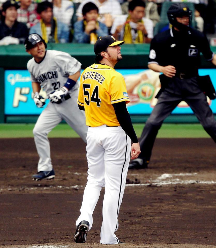 　４回、谷繁監督兼選手に３ランを打たれるメッセンジャー（撮影・飯室逸平）